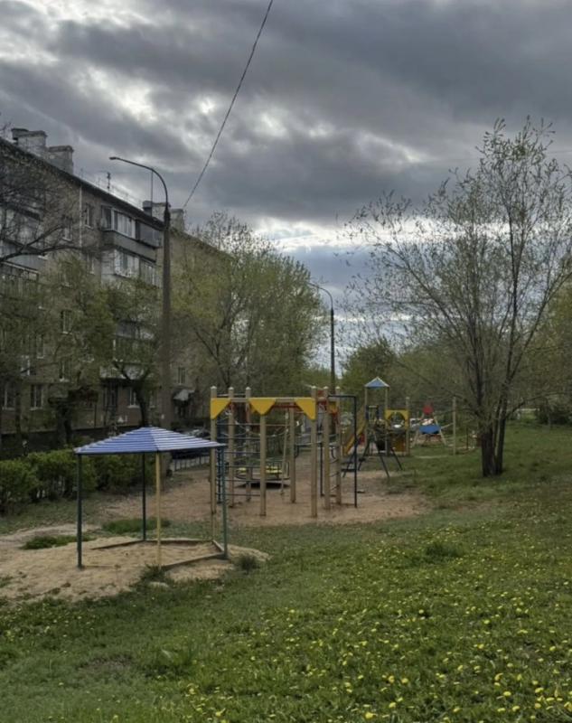 🍀Продается уютная трехкомнатная с изолированными комнатами на первом этаже панельного дома 1996года - Оренбург
