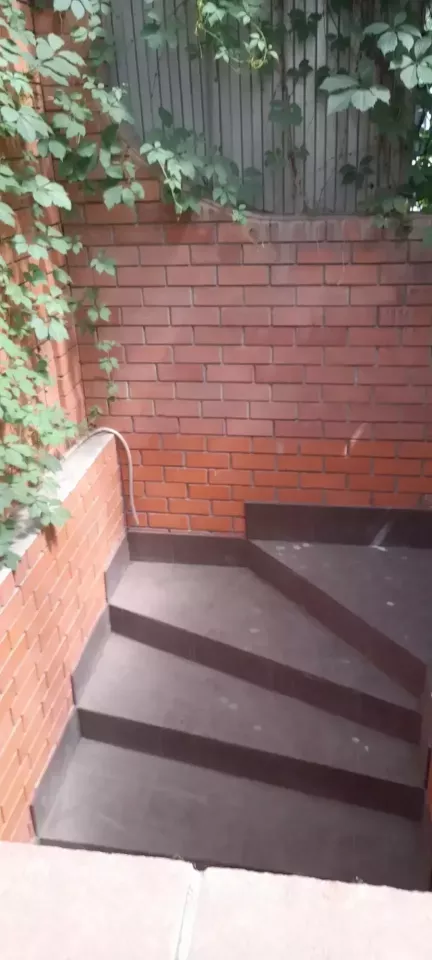 Продается отдельно стоящее 3-х этажное здание 186 кв. - Оренбург