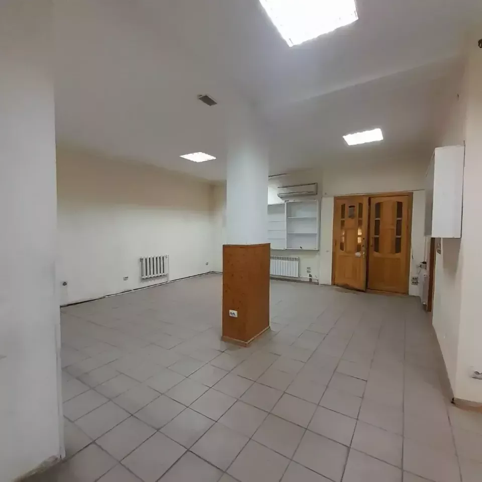 Продается отдельно стоящее 3-х этажное здание 186 кв. - Оренбург
