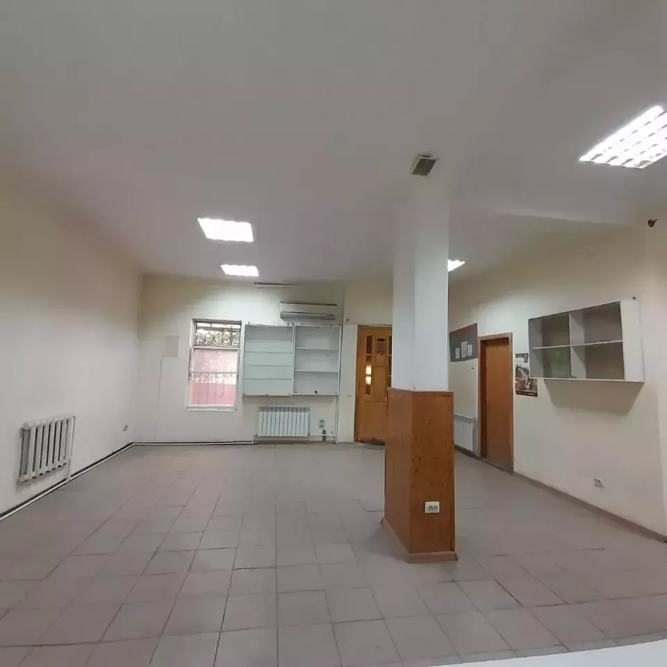 Продается отдельно стоящее 3-х этажное здание 186 кв. - Оренбург