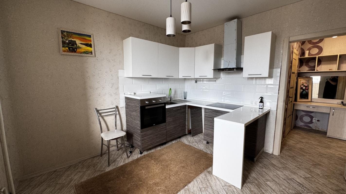 Предлагаем вашему вниманию  двухкомнатную  уютную квартиру с ремонтом на 16 этаже, 17 этажного дома, - Оренбург