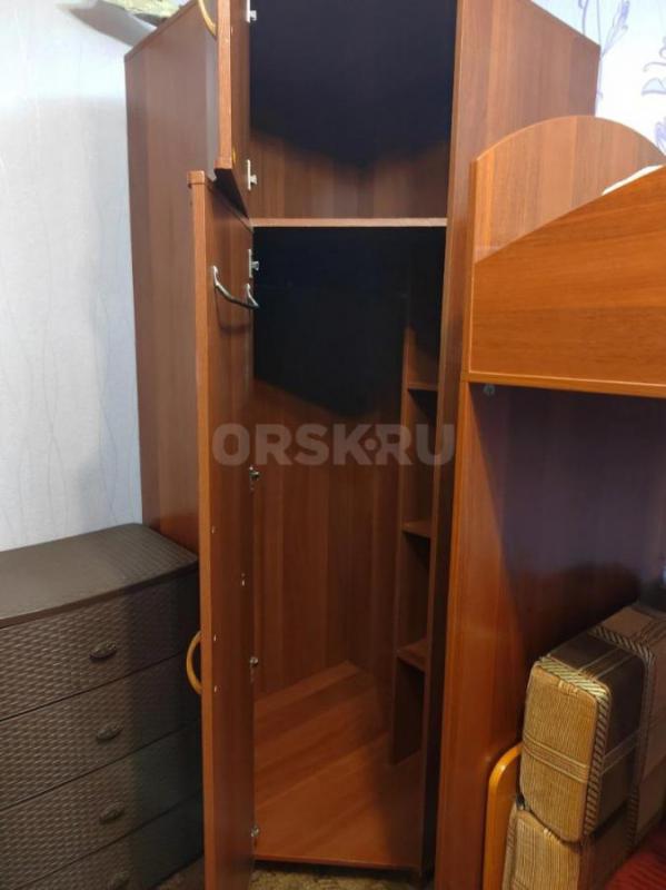 Продам угловой шкаф, двухъярусную детскую  кровать. - Орск