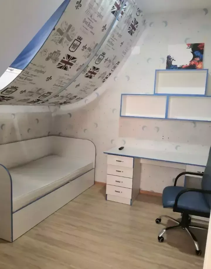 Продаётся двухуровневая  3- х комнатная квартира площадью 95.7 квадратных метров на втором этаже  3х - Оренбург
