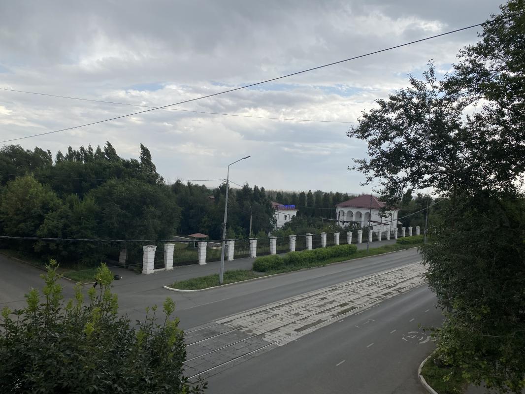Продается 3 х комнатная квартира старого типа,высокие потолки,окна НОВЫЕ пластиковые,трубы пластик,с - Новотроицк