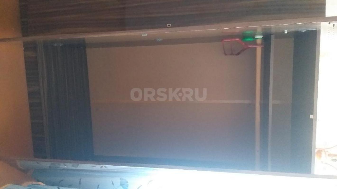 Продаю шкаф 3-хстворчатый, отделение с полками и отделение с вешалкой. - Орск