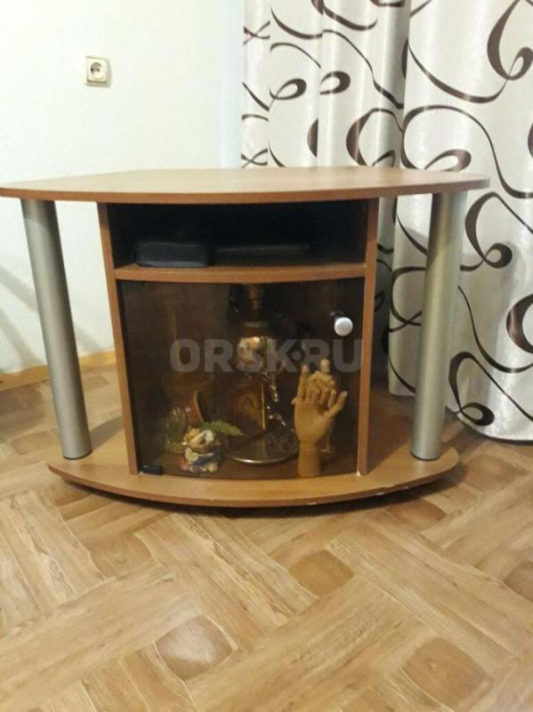Кресло + тумбочка в дар, состояние нового, вместительное, большой короб для хранения вещей. - Орск