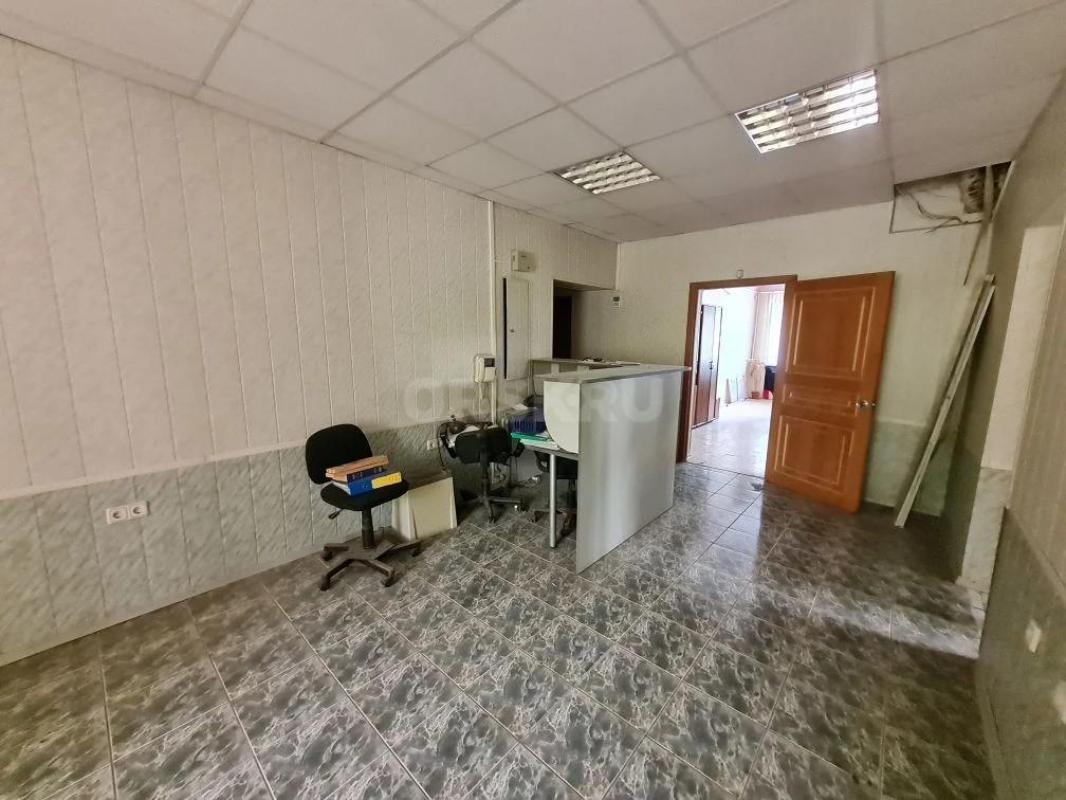 Продам просторную 5-ти комнатную квартиру, расположенную на 1-м этаже добротного 2-х этажного дома п - Орск