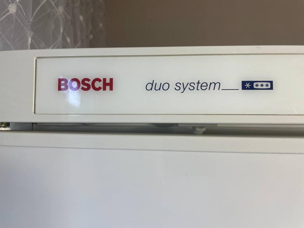 Холодильник bosh, двухкомпрессорный, немецкий 
Отдельный компрессор на холодильник и отдельный на мо - Орск