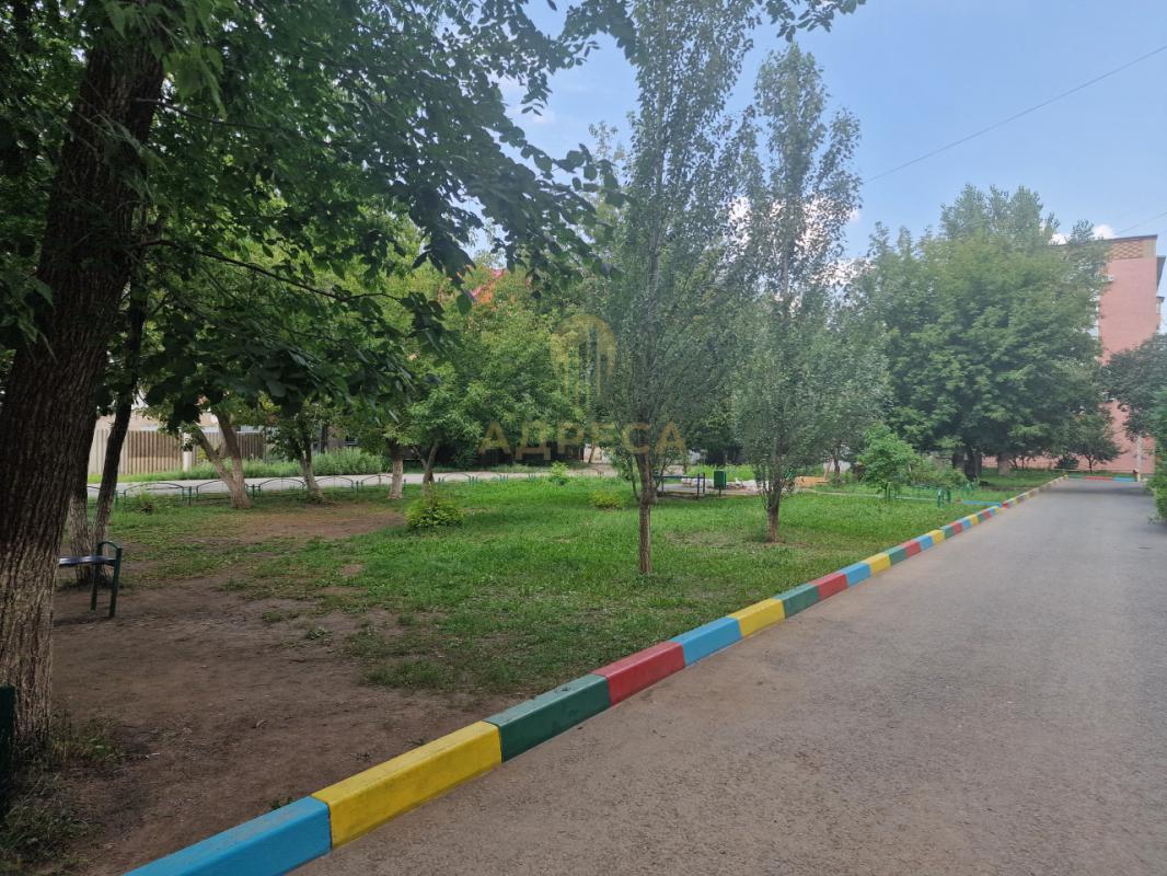 Продается 1 комнатная в кирпичном доме в 15 минут от центра города, по адресу Самолетная 95 на 1 эта - Оренбург