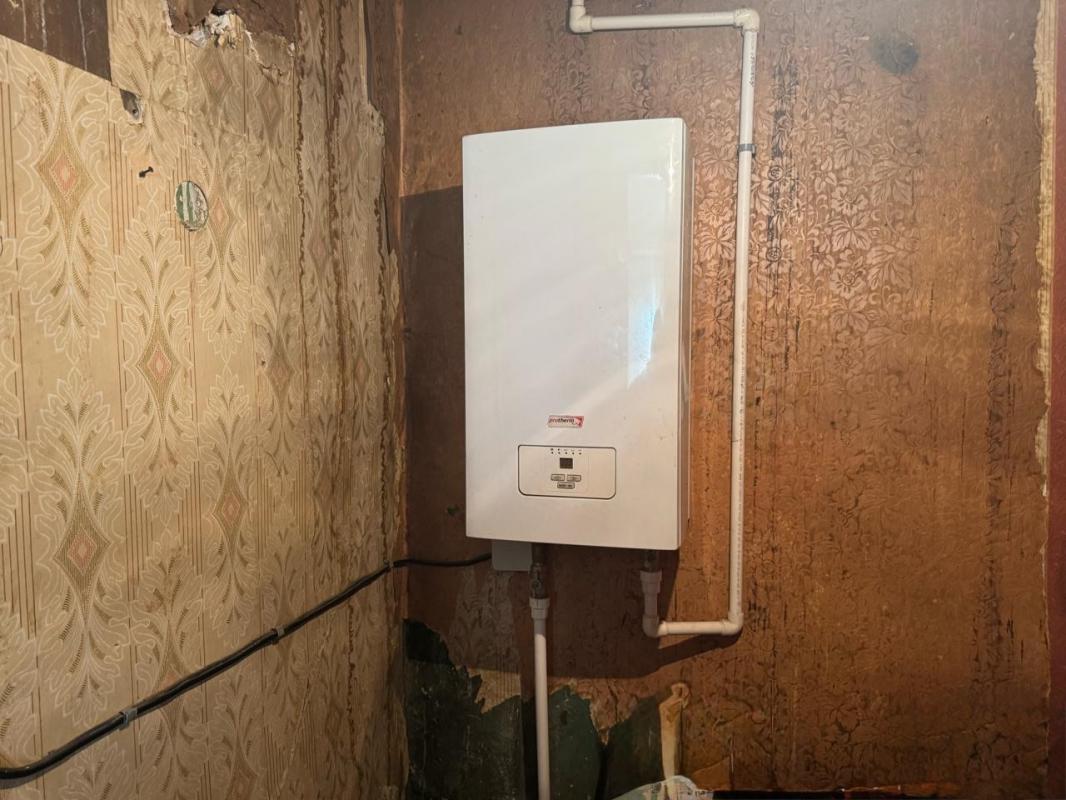 Продается квартира на втором этаже двухэтажного дома, расположенный в центре города, по адресу
Маяко - Оренбург
