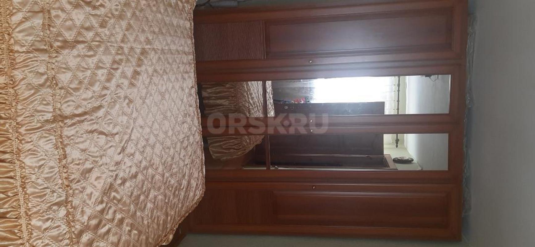 Продам спальный гарнитур 4 предмета- шкаф, кровать с матрасом, 2 тумбочки в хорошем состоянии. - Орск