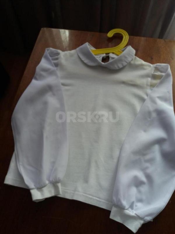Продам школьные блузки, юбку , вязаную кофту на ребенка 7-9 лет, Все в отличном состоянии, Каждая ве - Орск
