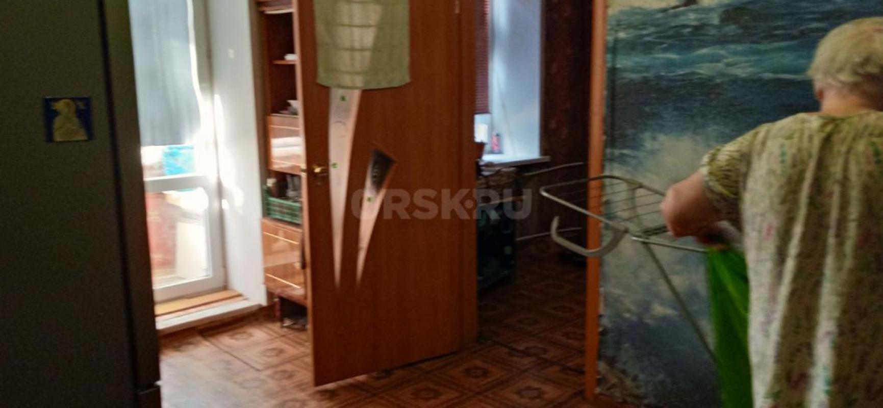 Продается двухкомнатная квартира общая площадь 39.3 КВ м в центре города. - Орск