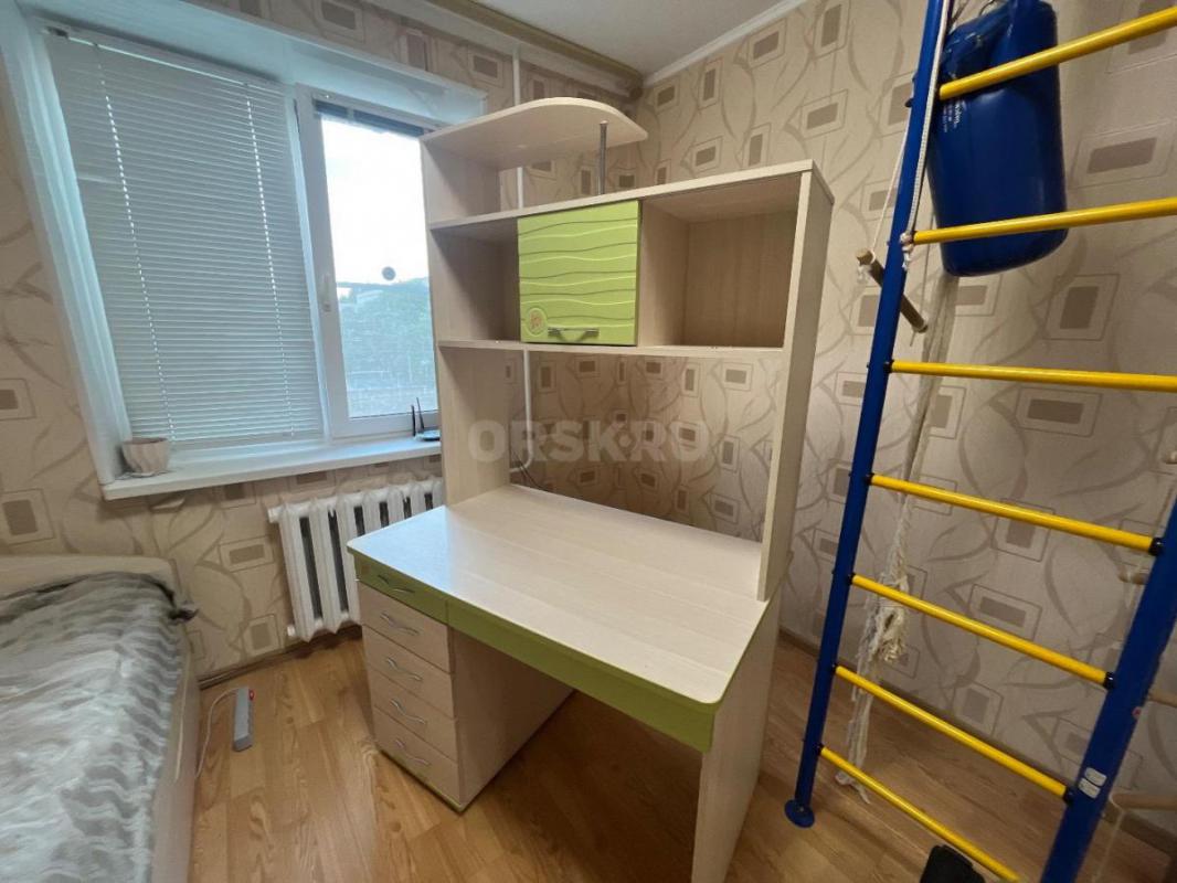 Продам письменный стол , с полкой в отличном состоянии. - Орск