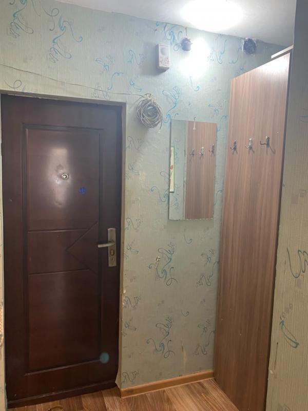 Продаётся  1 комнатная квартира, хороший район все необходимое магазины, школа, детский садик, остан - Новотроицк