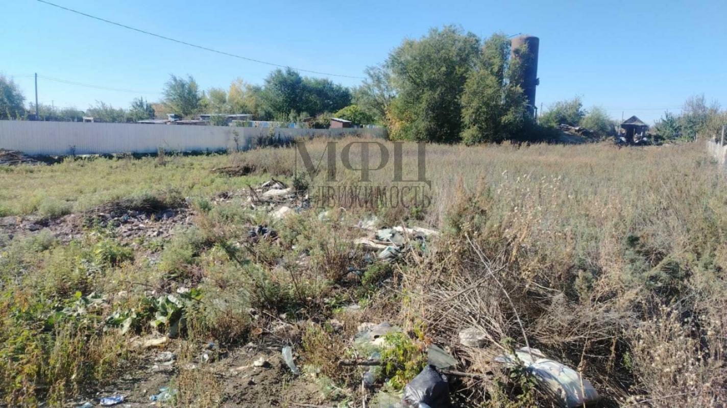 Продам землю в 6 мкр10,5 сотОтличный вариант для строительства вашего нового дома. - Орск