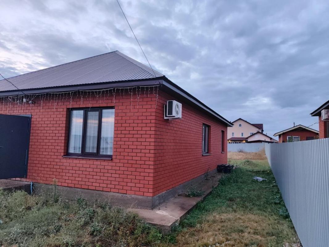 Продам новый ШИКАРНЫЙ ДОМ из евро блока и обложен кирпичом в п. - Чкалов