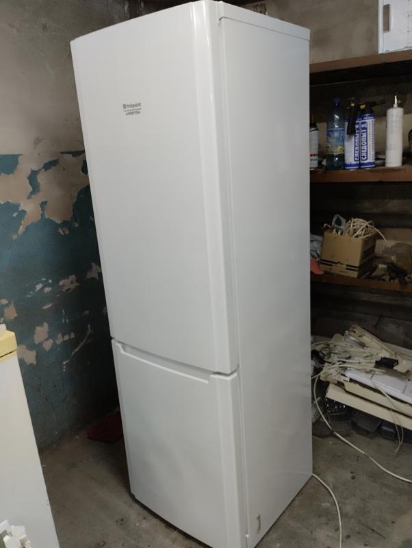 Продам холодильник Аристон HBM1181.4F,  система NO FROST, полностью исправен, мотор-компрессор новый - Новотроицк