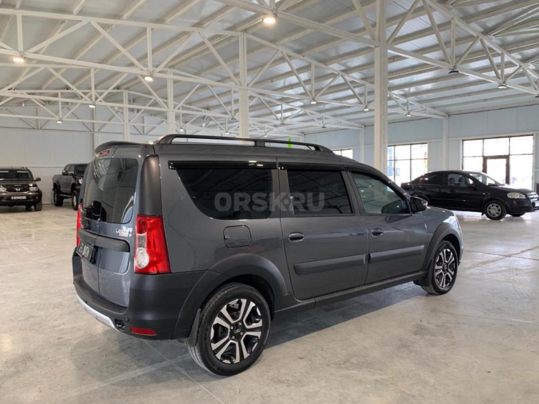 В продаже LADA LARGUS CROSS 2025 года выпуска.
7 местный!!!
1 собственник.
33 тысячи пробега. - Орск