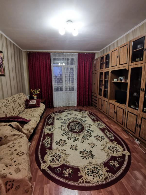 Продается уютная двухкомнатная квартира старого типа, расположенная по адресу: ул. - Новотроицк