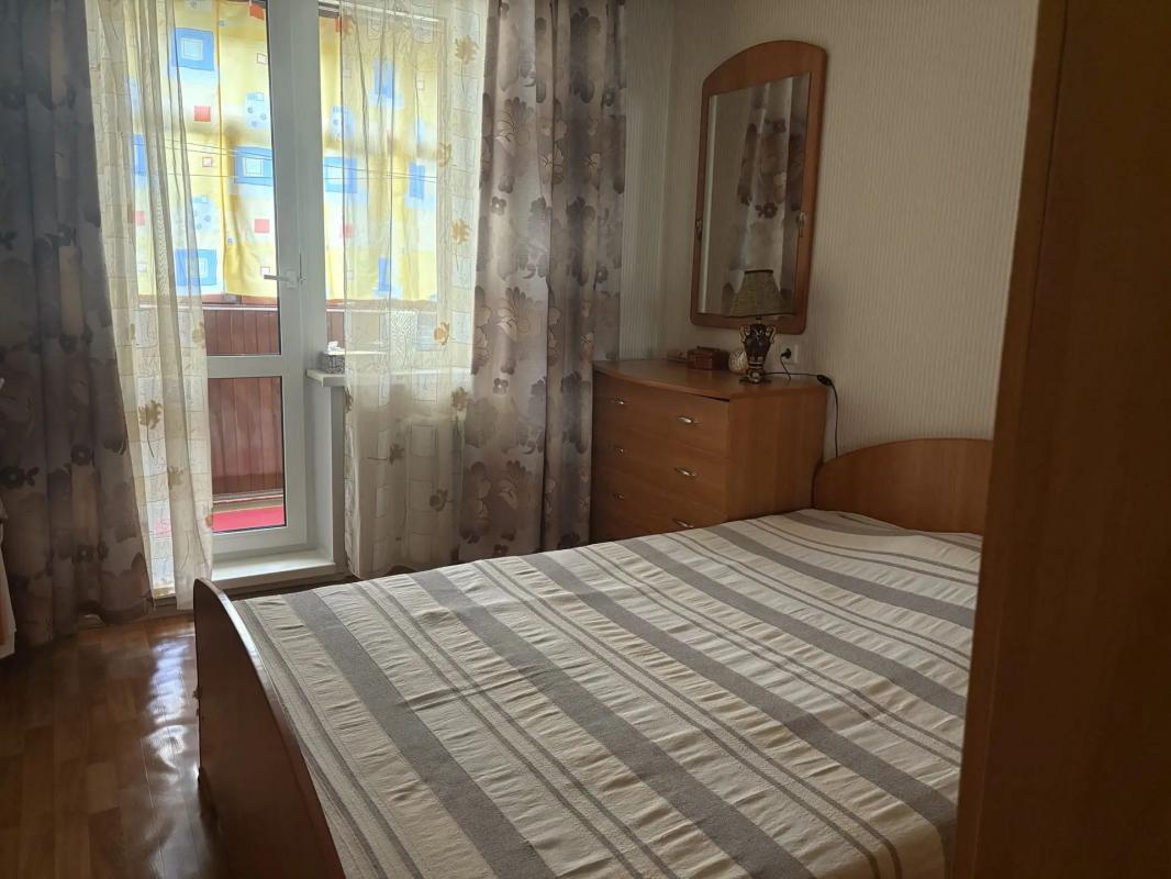 Трехкомнатная в центре - Новотроицк