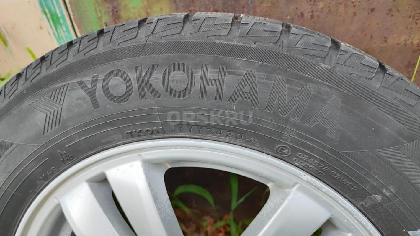 Продам комплект зимних фрикционных (липучка) шин 195 65 р15 Yokohama, на оригинальных дисках GM 5х10 - Орск
