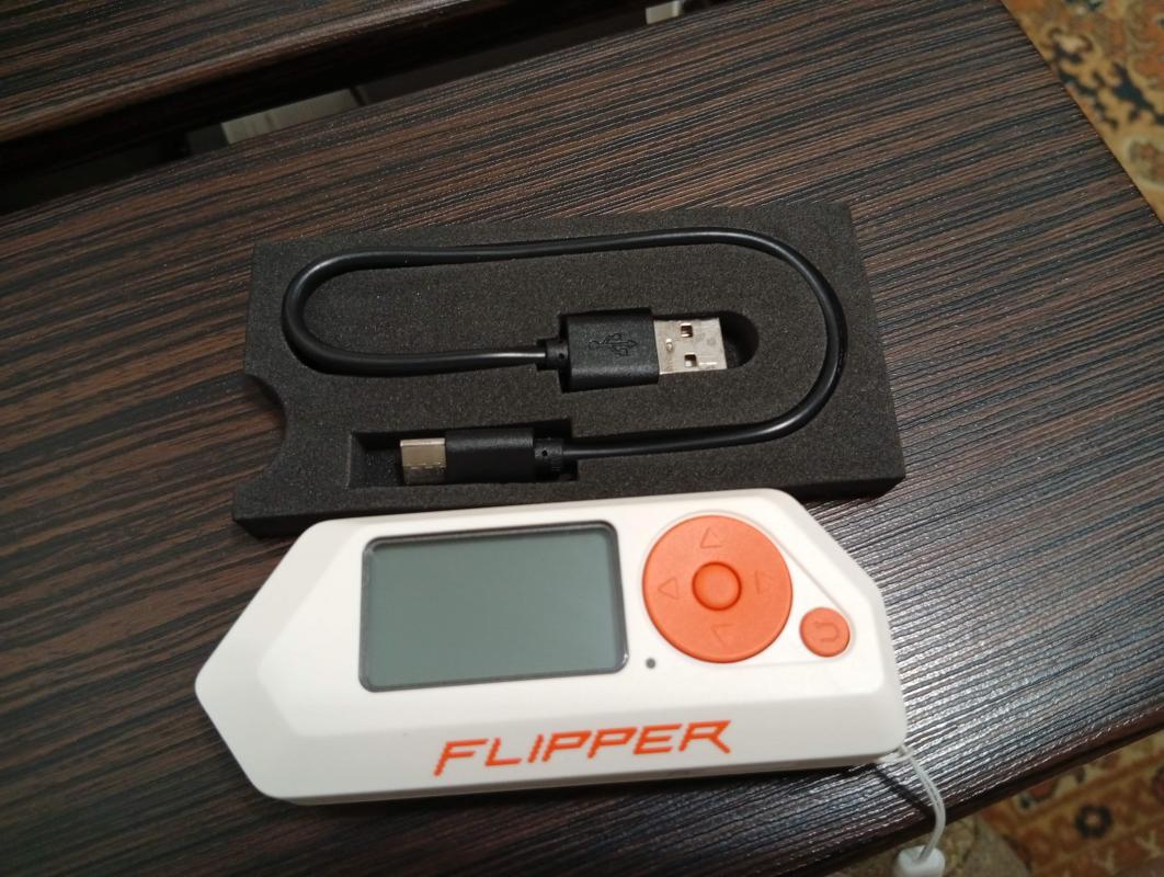 ПРОДАМ: 
Устройство FLIPPER  ZERO  (MODEL  FLP-Z-W-R04(01)  с внешними радиомодулями (6 шт.). - Новотроицк