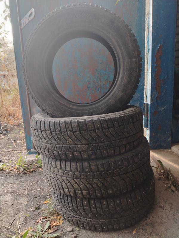 Продам зимние шипованные шины VIATTI BRINA NORDICO. 195/65  R15
Состояние хорошее. - Новотроицк