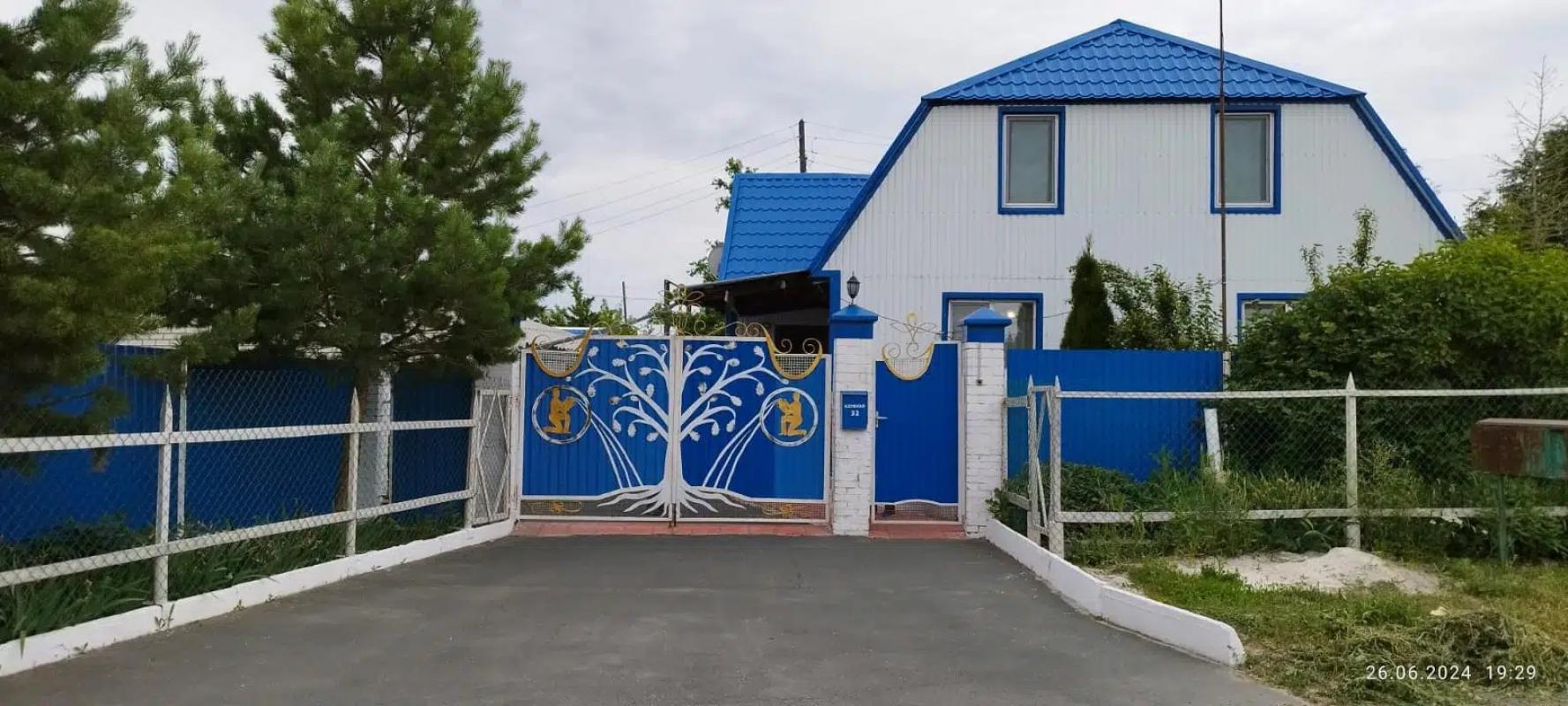 Продается просторный двухэтажный дом в тихом поселке Аккермановка. - Новотроицк
