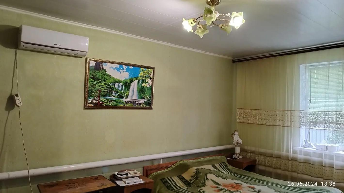 Продается просторный двухэтажный дом в тихом поселке Аккермановка. - Новотроицк