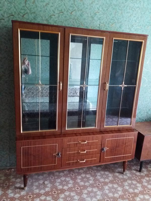 Отдам даром сервант ссср в хор.сост. - Новотроицк