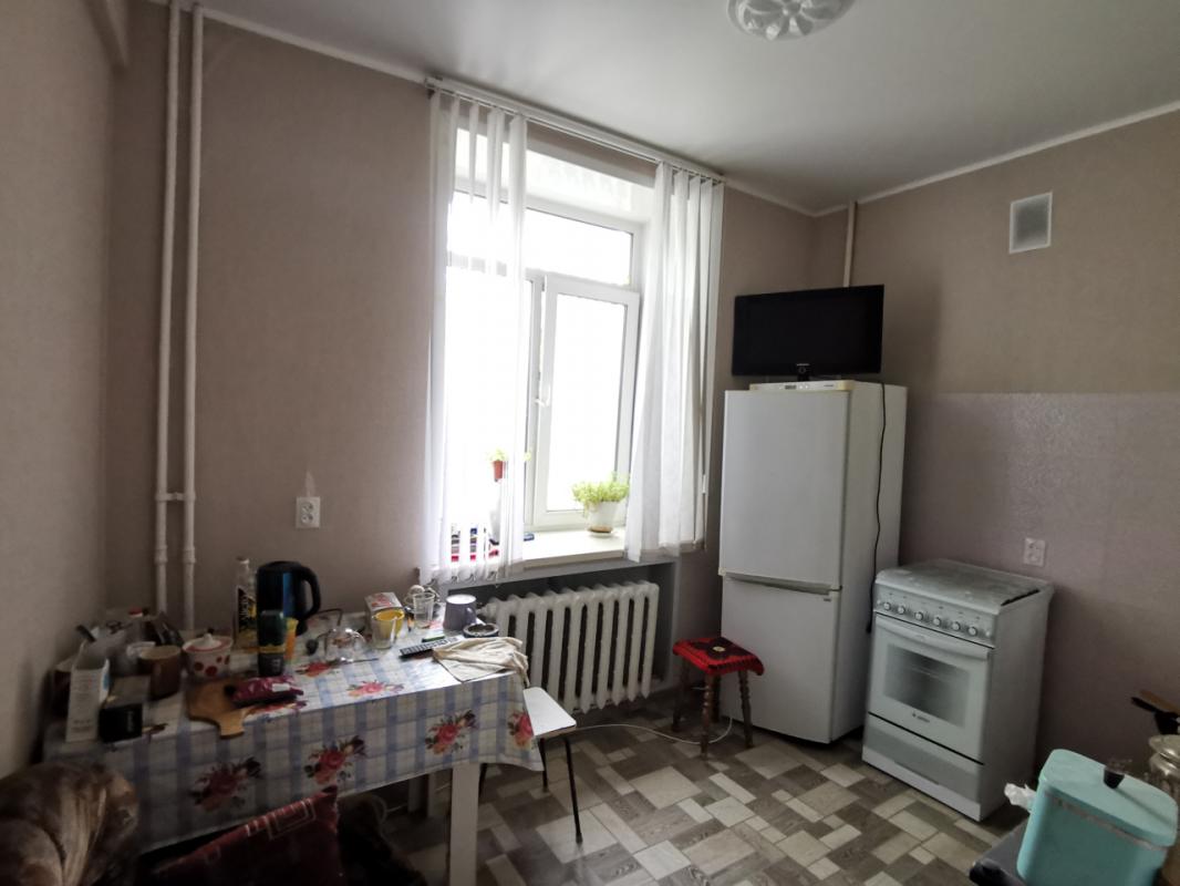 Продам трехкомнатную квартиру старого типа в центре города, пр. - Орск