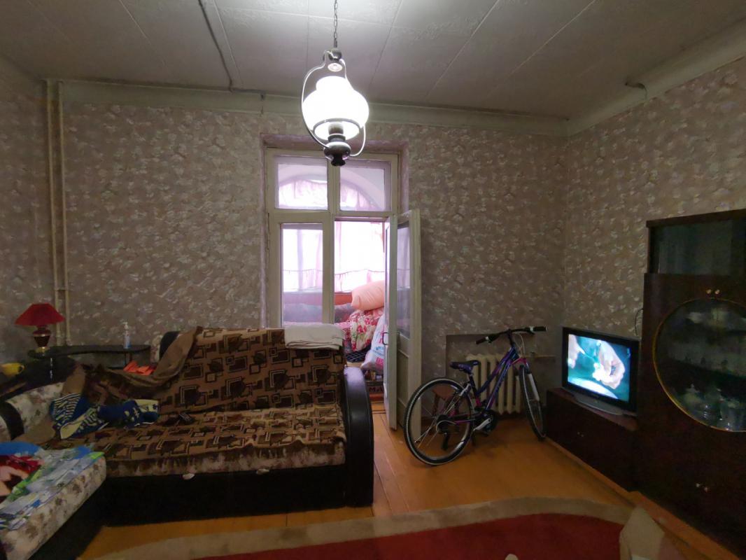 Продам трехкомнатную квартиру старого типа в центре города, пр. - Орск