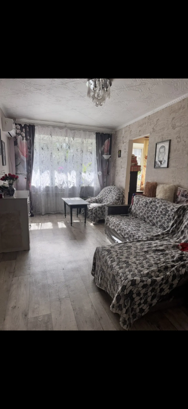 Продается 3 х комнатная маломерка,квартира в хорошем состоянии,в двух шагах школа,детский сад,магази - Новотроицк