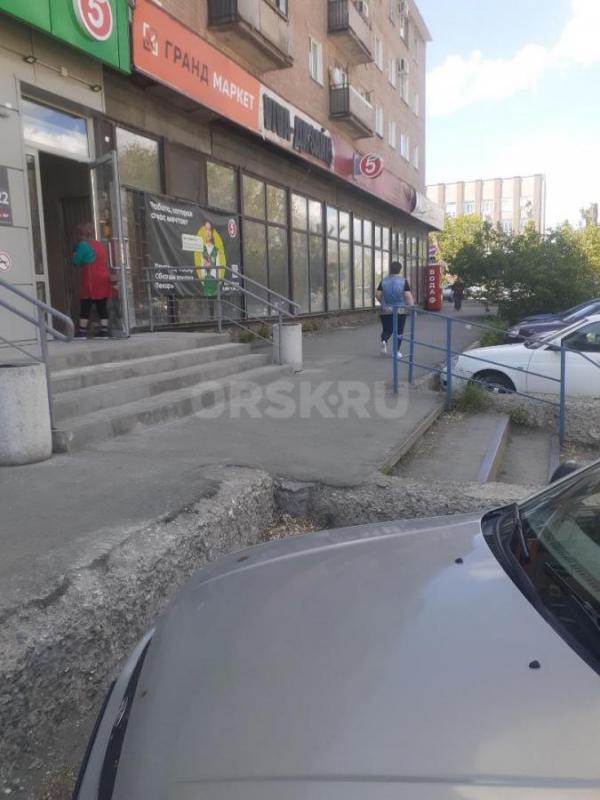 Сдается в аренду помещение872 кв/м.+подвал637 кв/м. - Орск