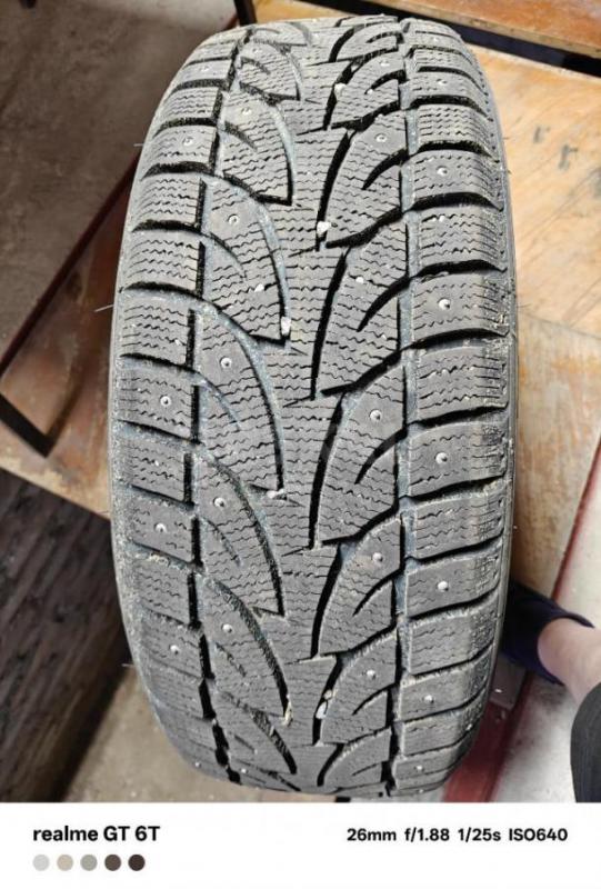 Зима ROADX 215/55/R18 один сезон, состояние отличное, все щипы на месте - Орск