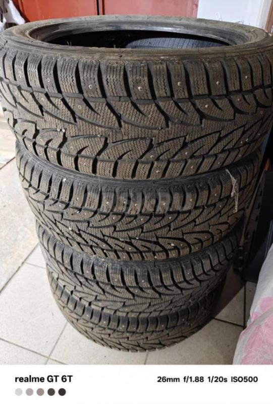 Зима ROADX 215/55/R18 один сезон, состояние отличное, все щипы на месте - Орск