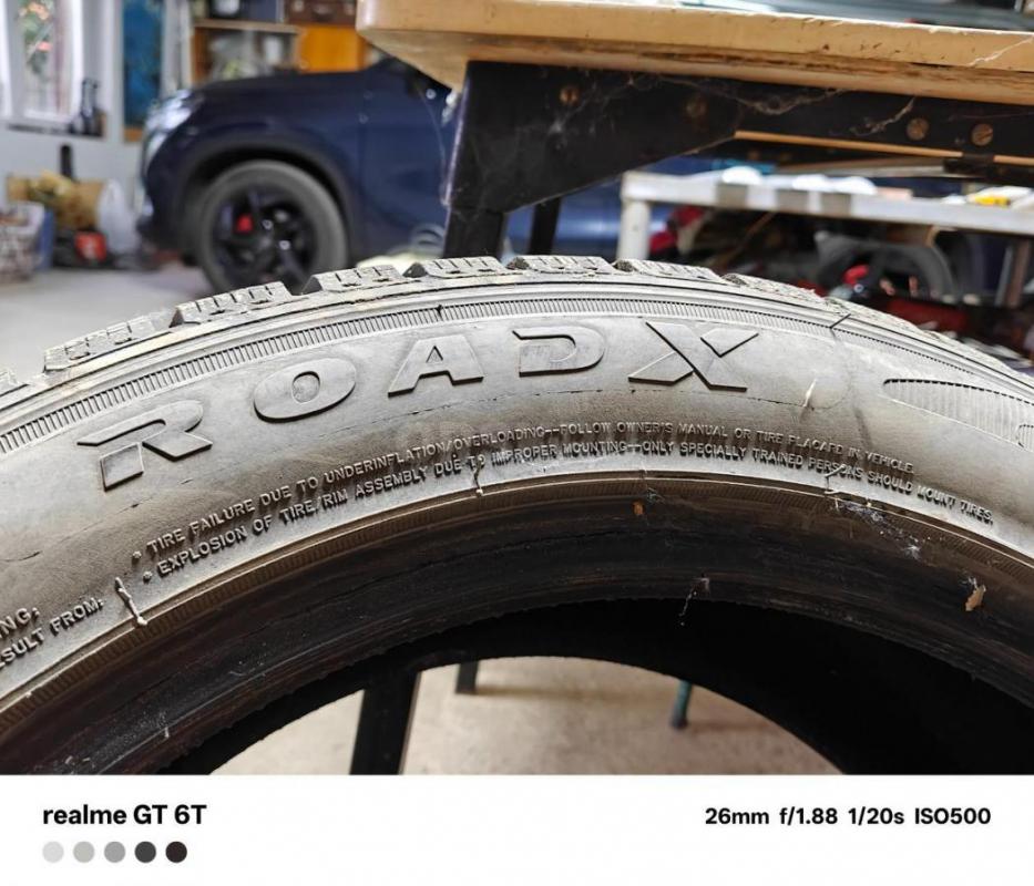 Зима ROADX 215/55/R18 один сезон, состояние отличное, все щипы на месте - Орск