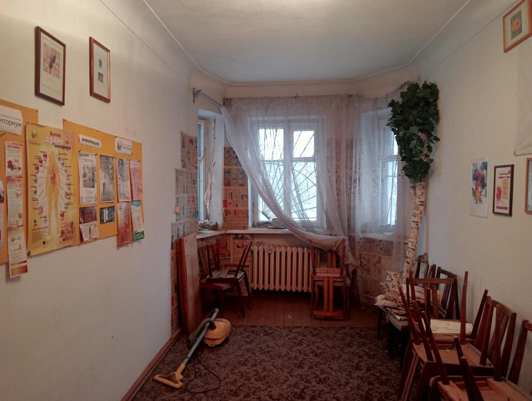 Продается 3-комнатная квартира старого типа, расположенная по адресу: ул. - Орск