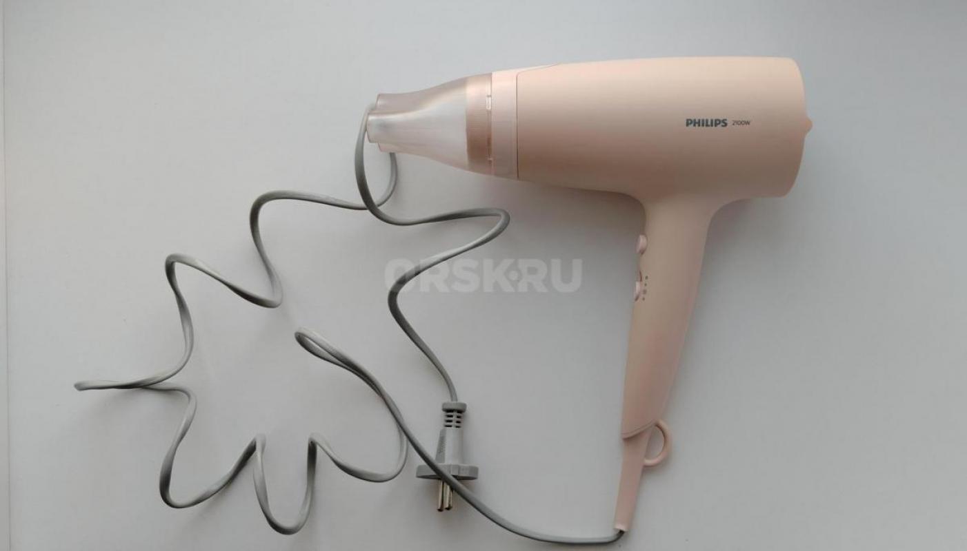 Продам фен Philips 2100w
Состояние хорошее, всё работает
3 режима: теплый,горячий,холодный воздух - Орск