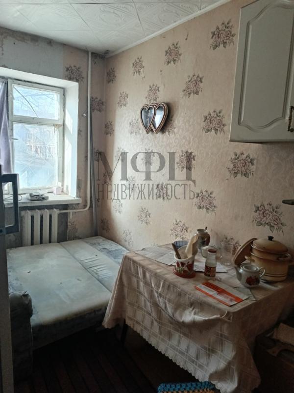 Продам комнату в общежитии на 2 этаже 5 этажного дома. - Орск