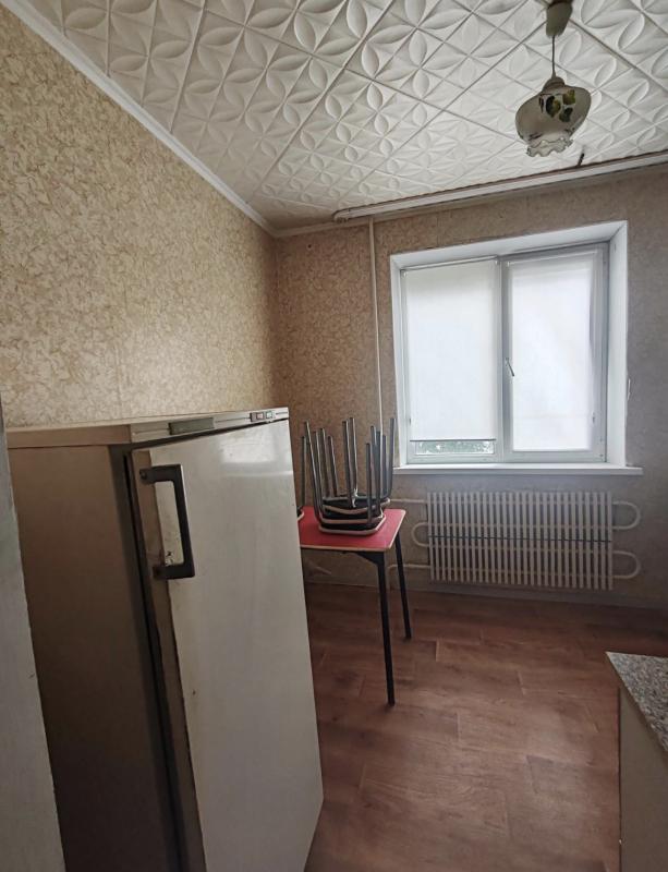 Продам комфортабельную однокомнатную квартиру, расположенную на первом этаже жилого дома, по адресу - Новотроицк