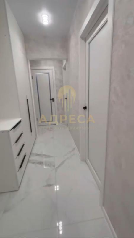 В продаже евро 3-ка, кухня-гостиная 21  кв м, 2 спальни,  раздельный с/у,  из мебели - кухня в 3 уро - Оренбург