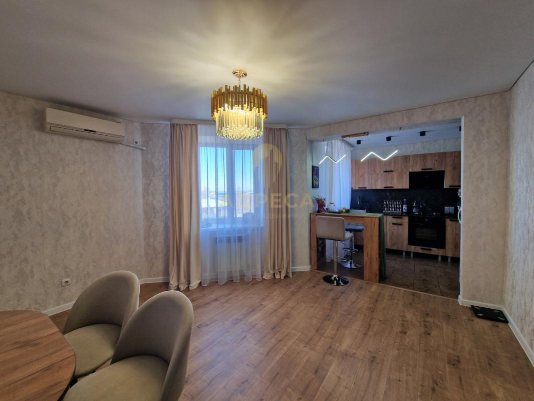 Продается шикарная трехкомнатная квартира, общей площадью 73,5 кв. - Оренбург