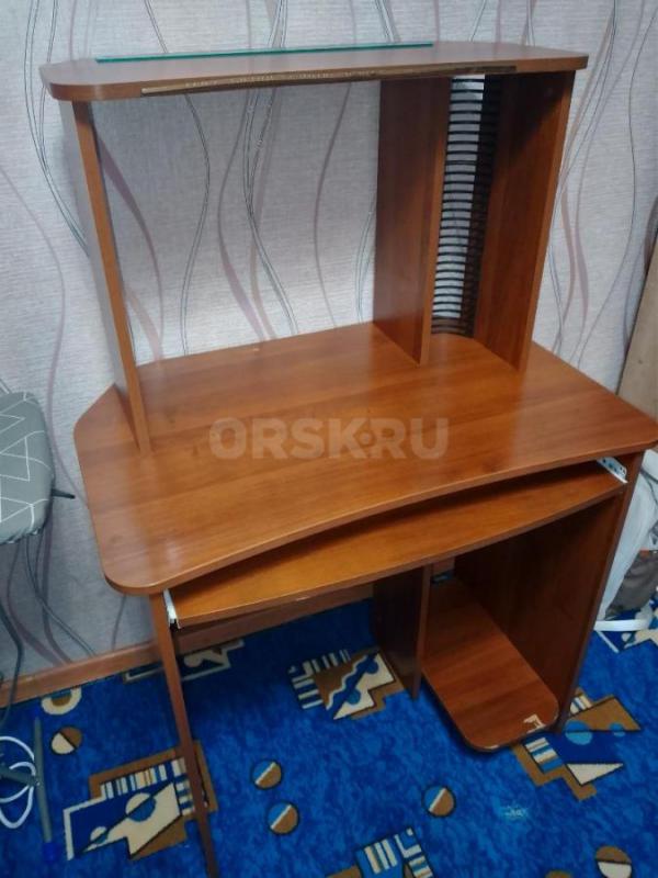Продам компьютерный стол б/у недорого. - Орск