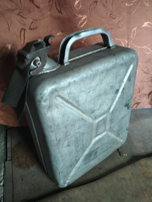 Aлюминиевaя канистрa б/у 20л - Гай