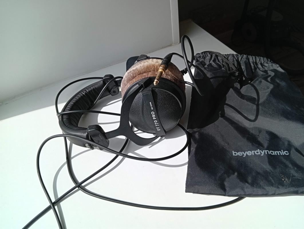 ПРОДАМ :
Наушники Beyerdynamic DT 770 PRO, 80 Ohm  проводные. - Новотроицк
