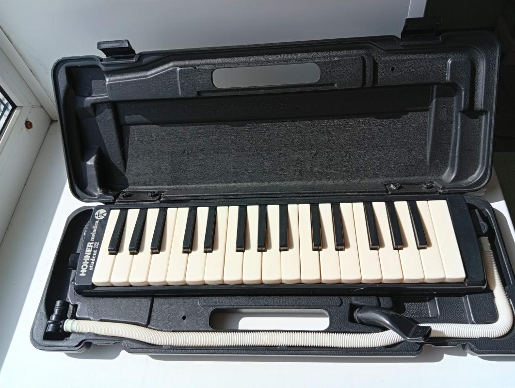 ПРОДАМ :
Духовая мелодика HOHNER Melodica Student 32,  32 клавиши
7000 руб. - Новотроицк