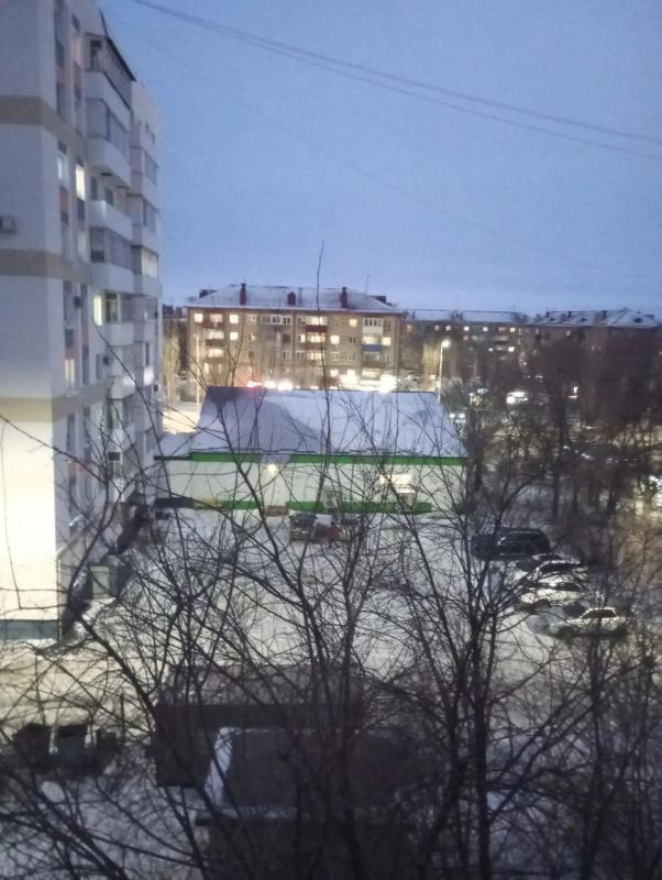 Продается просторная трехкомнатная квартира старого типа с высокими потолками в самом центре города. - Новотроицк