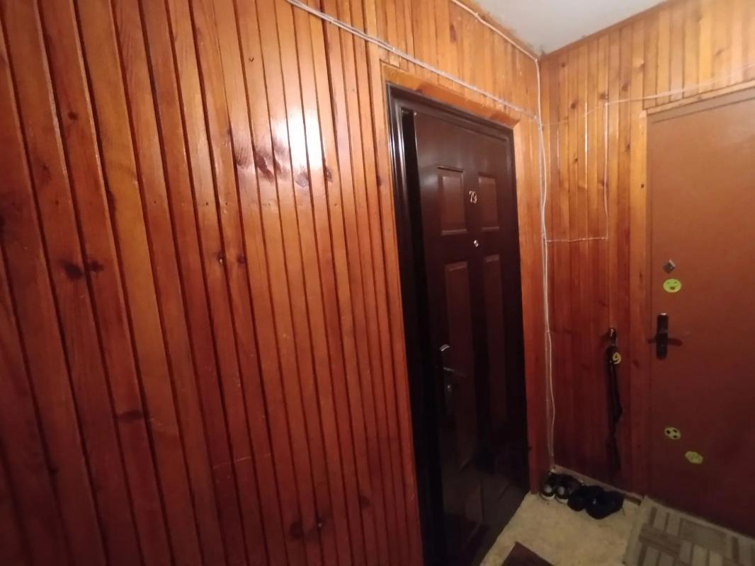 Продаётся двухкомнатная квартира с изолированными комнатами в панельном доме 1995 года постройки. - Новотроицк